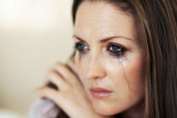 Questo è il motivo per cui le donne più forti spesso si sentono distrutte