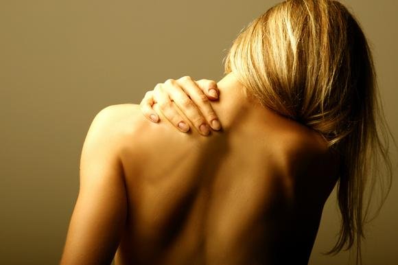Borsite alla spalla: le cause, i sintomi e come curarla