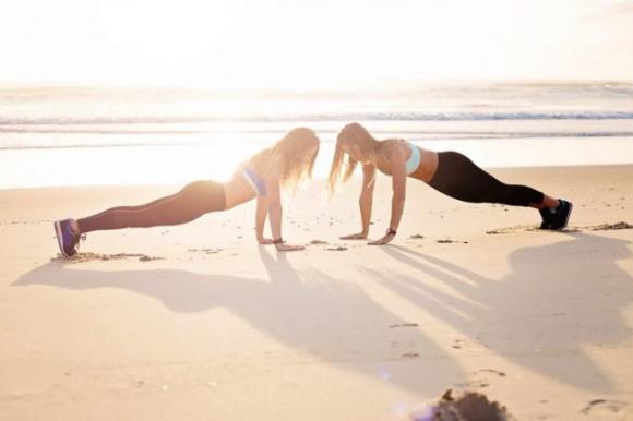 Come bruciare grassi in vacanza senza andare in palestra