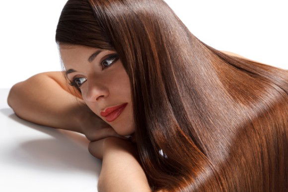 Come far crescere i capelli velocemente e renderli più spessi in 30 giorni
