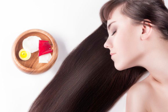 Come far crescere i capelli velocemente e renderli più spessi in 30 giorni