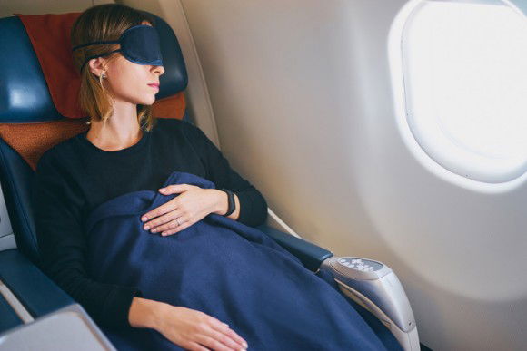 10 assistenti di volo rivelano alcune curiosità e suggerimenti per rendere i voli più confortevoli