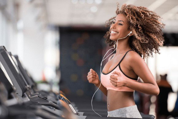 Ecco qual è la musica che ci aiuta a fare sport e come influisce sul corpo