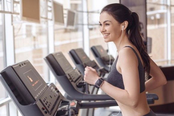 Ecco qual è la musica che ci aiuta a fare sport e come influisce sul corpo