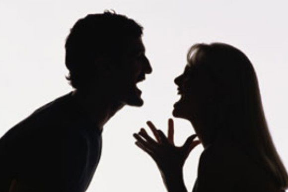 Questo è il motivo per cui non è mai una buona idea discutere tramite sms con il tuo partner