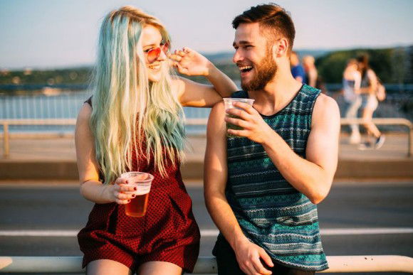 9 modi per inviare sms dolci e far sentire un ragazzo profondamente legato a te