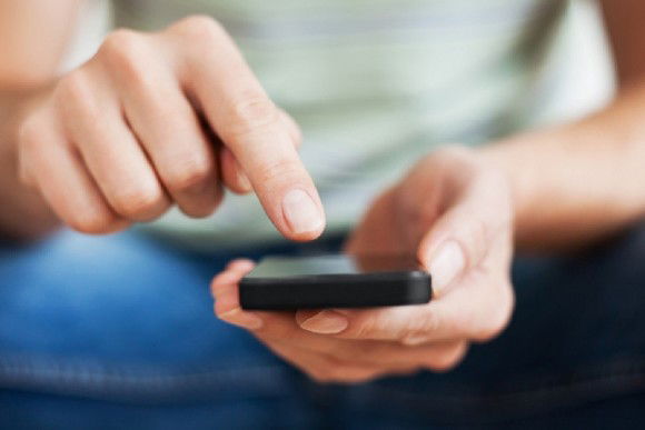 9 modi per inviare sms dolci e far sentire un ragazzo profondamente legato a te
