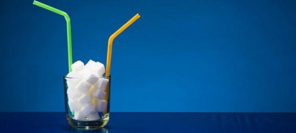 Cosa succede al tuo corpo quando bevi troppe bevande ‘dietetiche’!