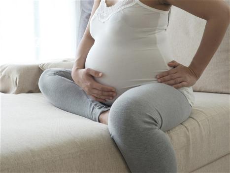 Candida in gravidanza: sintomi, cura e rimedi naturali