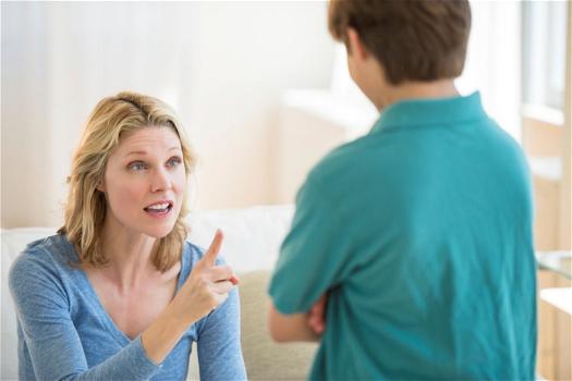 Come riconoscere un genitore “tossico” che danneggia il figlio senza rendersene conto