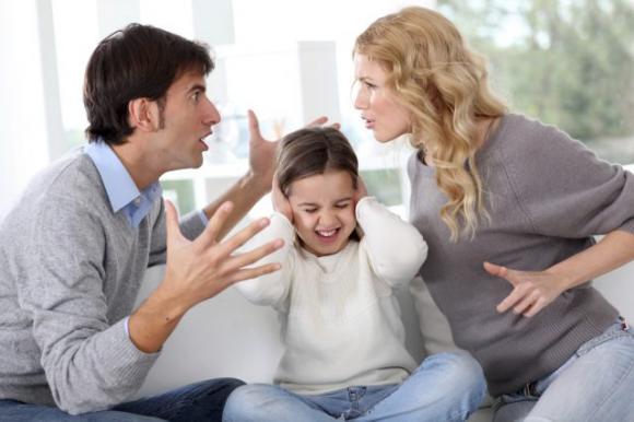 Come riconoscere un genitore “tossico” che danneggia il figlio senza rendersene conto