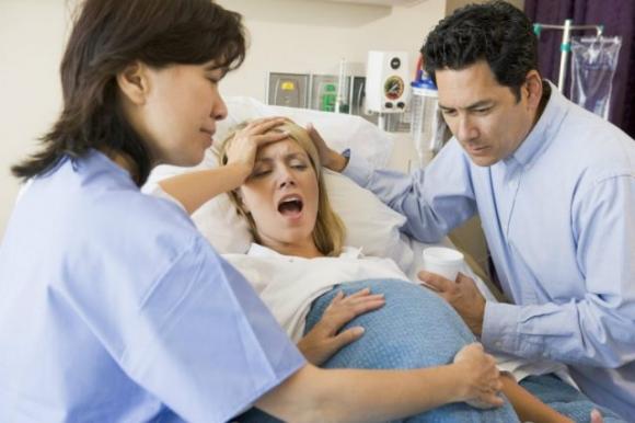 Si diventa mamme sempre più tardi: “Il sorpasso delle quarantenni”