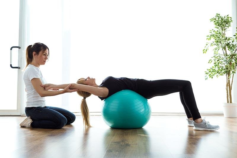 La fitball può essere utilizzato mentre si fanno gli esercizi per il collo