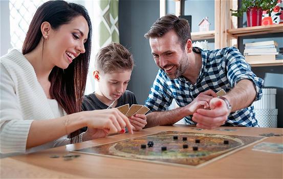 Giochi da fare in casa: idee per far divertire i bambini