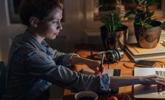 Tutte le persone intelligenti hanno un tratto in comune: rimangono sveglie fino a tardi