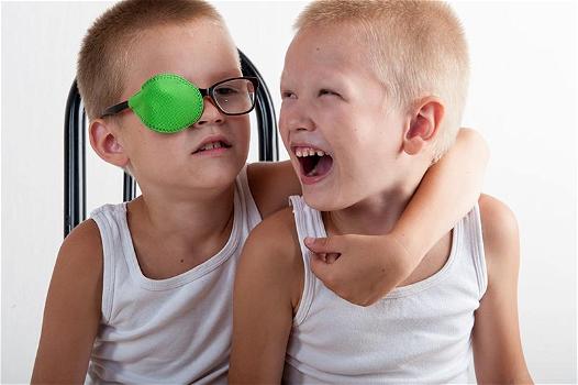 Occhio pigro nei bambini: sintomi, cause e rimedi