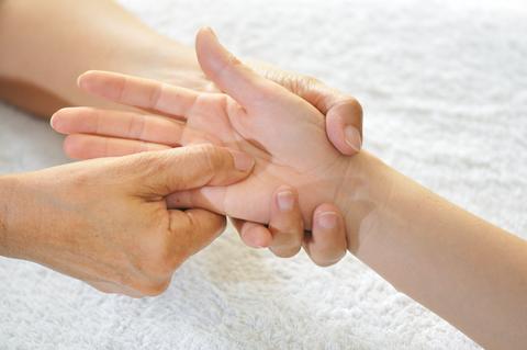 Ciascun dito è collegato a 2 organi diversi: l’antico metodo giapponese per curare il corpo in 5 minuti
