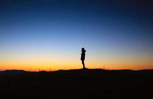 Ti meriti un uomo che non sprechi il suo tempo libero in bagno a flirtare con altre donne