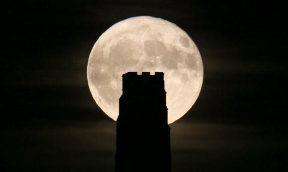 Questi 4 segni zodiacali sono i più fortunati, non avvertiranno gli effetti della luna piena di questo mese