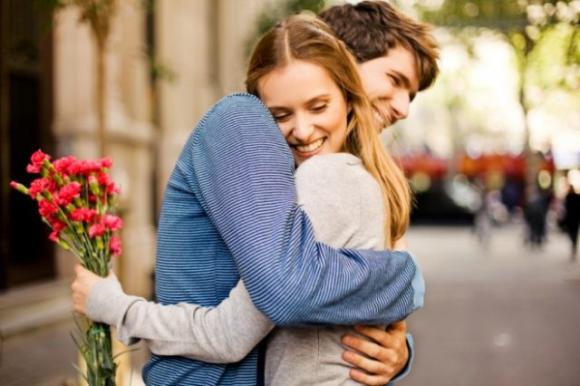 6 tipi di abbracci e cosa significano