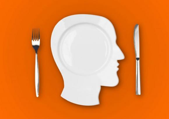 Spuntino notturno: cosa mangiare e cosa evitare assolutamente