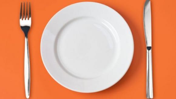 Spuntino notturno: cosa mangiare e cosa evitare assolutamente