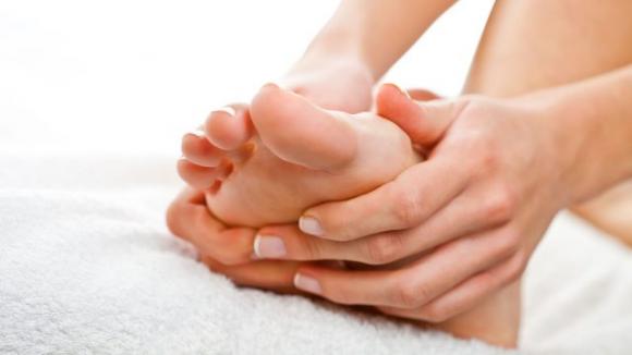 Dopo aver letto questo articolo, non andrai più a letto senza un limone nei tuoi calzini