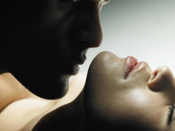 6 cose che tutte le donne devono fare per avere un rapporto intimo felice