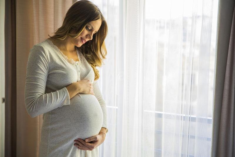 A 33 settimane di gravidanza è importante concentrasi sui movimenti del bambino e parlare con lui attraverso il pancione
