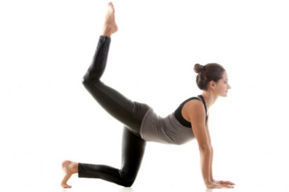 10 esercizi facili che tonificano il tuo sedere molto meglio degli squat