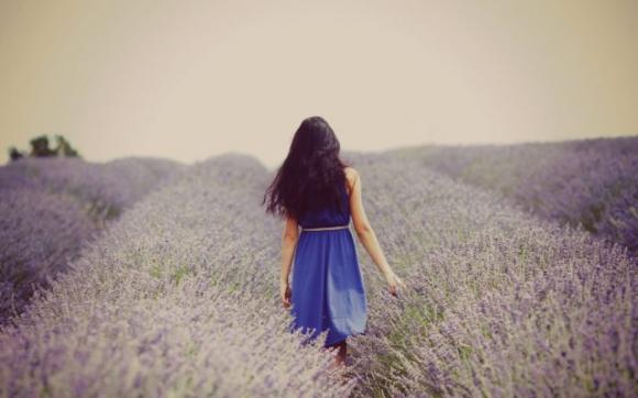 7 motivi per cui una donna forte solitamente è una persona solitaria