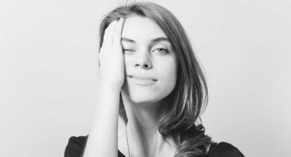 7 motivi per cui una donna forte solitamente è una persona solitaria