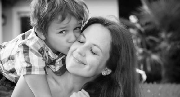 Le mamme più affettuose rendono i figli felici e intelligenti!