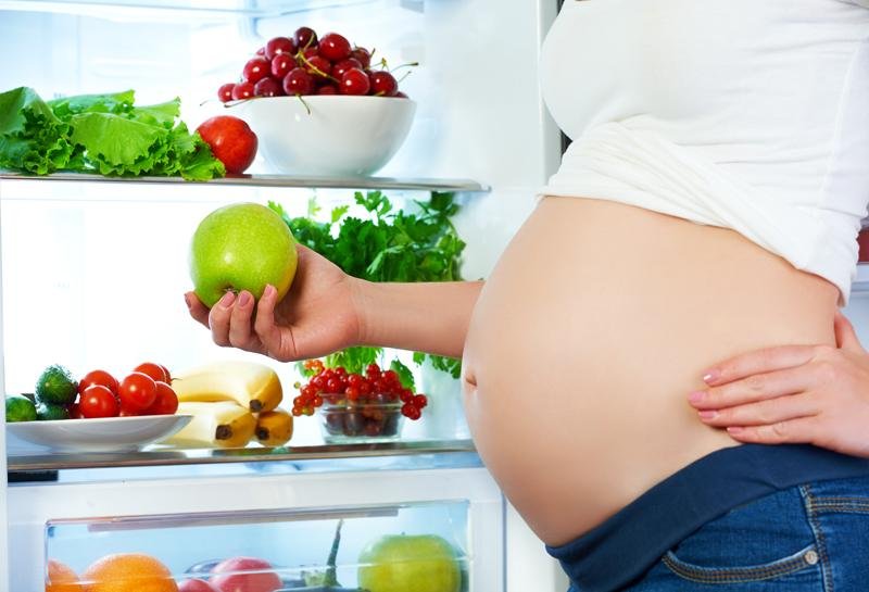 Per evitare la comparsa delle emorroidi in gravidanza bisogna mangiare molta frutta e verdura