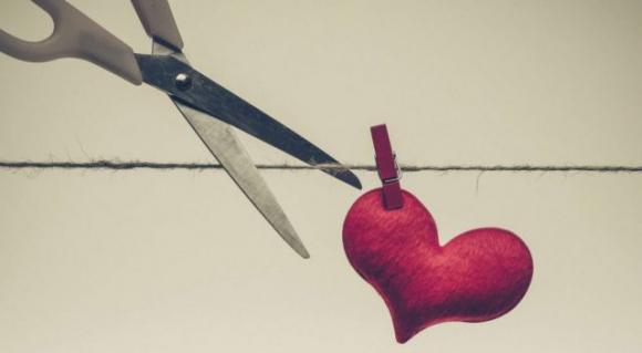 13 segnali infallibili che il tuo ex non ti ha ancora dimenticata