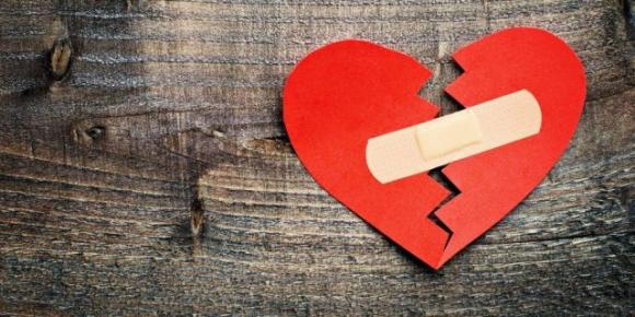 13 segnali infallibili che il tuo ex non ti ha ancora dimenticata