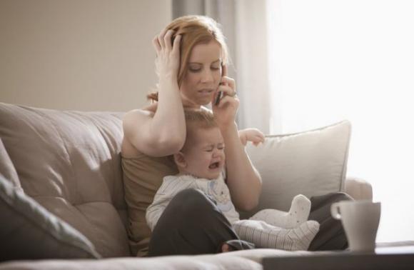 Stare a casa con i bambini è più difficile che andare a lavoro, lo conferma uno studio