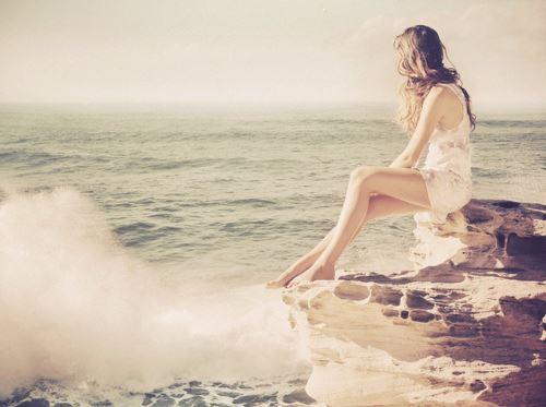 7 motivi per cui una donna forte solitamente è una persona solitaria