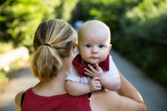 Perché i bambini chiedono un bicchiere di acqua prima di dormire? Il motivo vi sorprenderà!