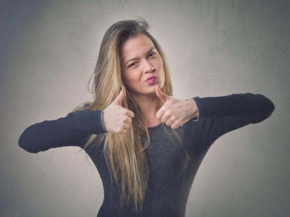 6 motivi per cui una ragazza sarcastica con un cuore grande è la fidanzata ideale!