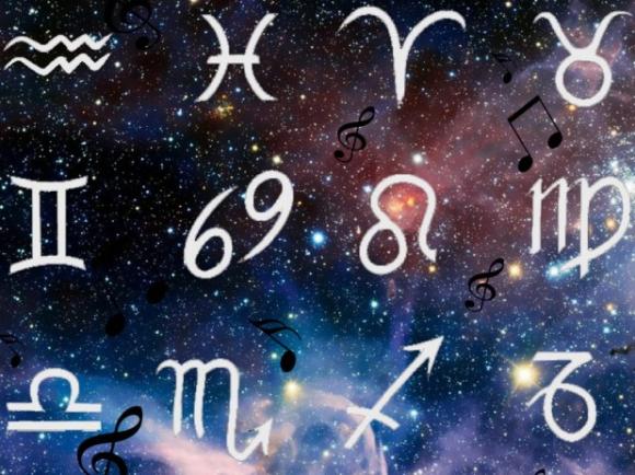 La canzone di Natale perfetta per te, in base al tuo segno zodiacale