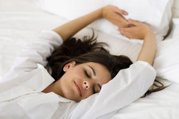 Le donne hanno bisogno di dormire di più rispetto agli uomini: il motivo vi sorprenderà!