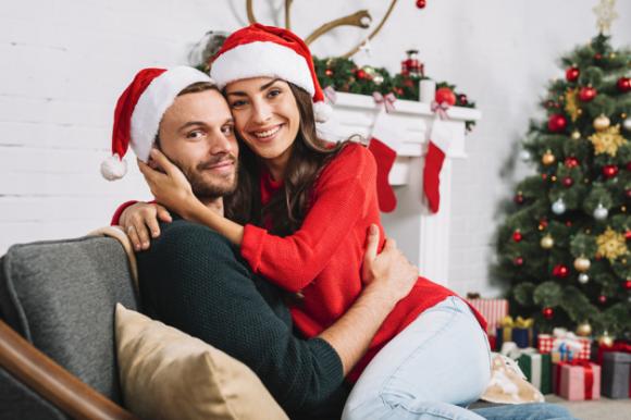 Questo è il primo Natale con la tua ragazza? Ecco cosa devi sapere