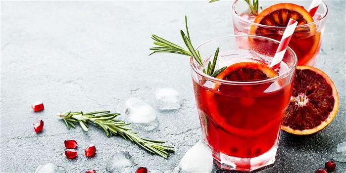 Il cocktail perfetto da bere durante le feste in base al tuo segno zodiacale