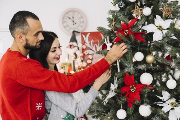 Questo è il primo Natale con la tua ragazza? Ecco cosa devi sapere