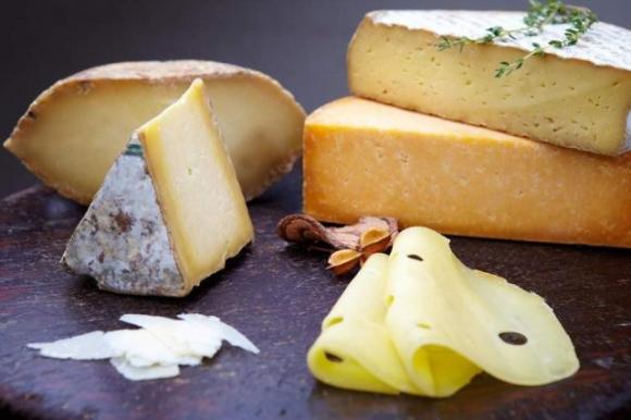 Secondo uno studio, il formaggio potrebbe essere il segreto della longevità