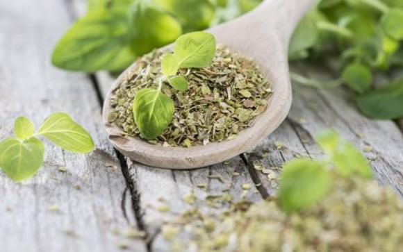 Ecco come prepare in 10 minuti il tè che cura l’influenza, le infezioni alla gola e la sinusite