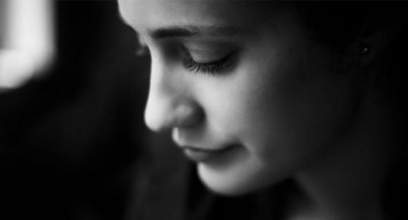 7 segni che una persona sta soffrendo di “depressione nascosta”