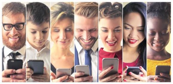 Il modo in cui tieni in mano il tuo smartphone può dire molto sulla tua personalità