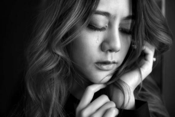 9 motivi per cui dovresti innamorarti di una ragazza che piange spesso